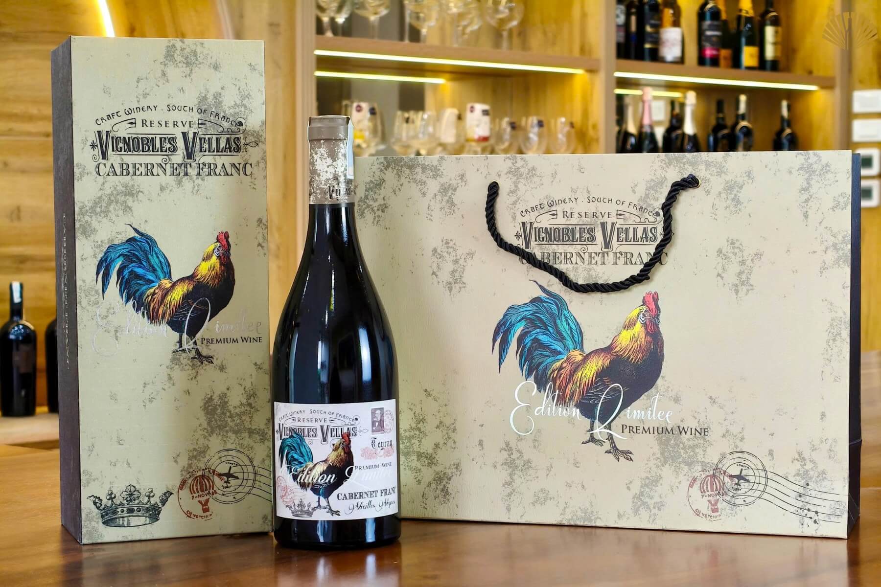 ruou-vang-phap-vellas-le-coq-cabernet-franc-3