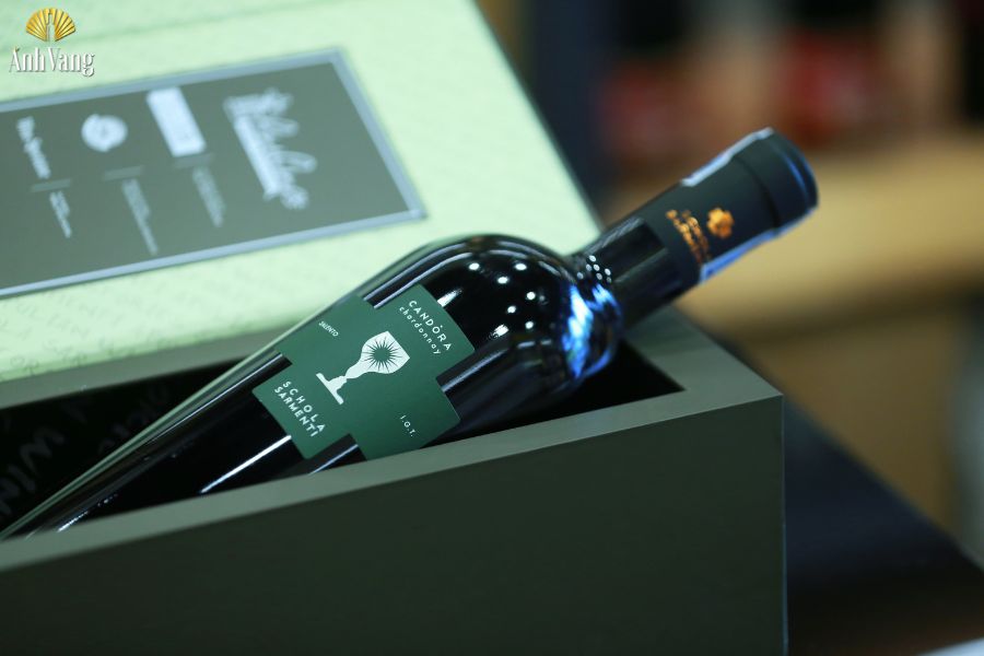 ruou-vang-chen-thanh-Schola-Sarmenti-Candora