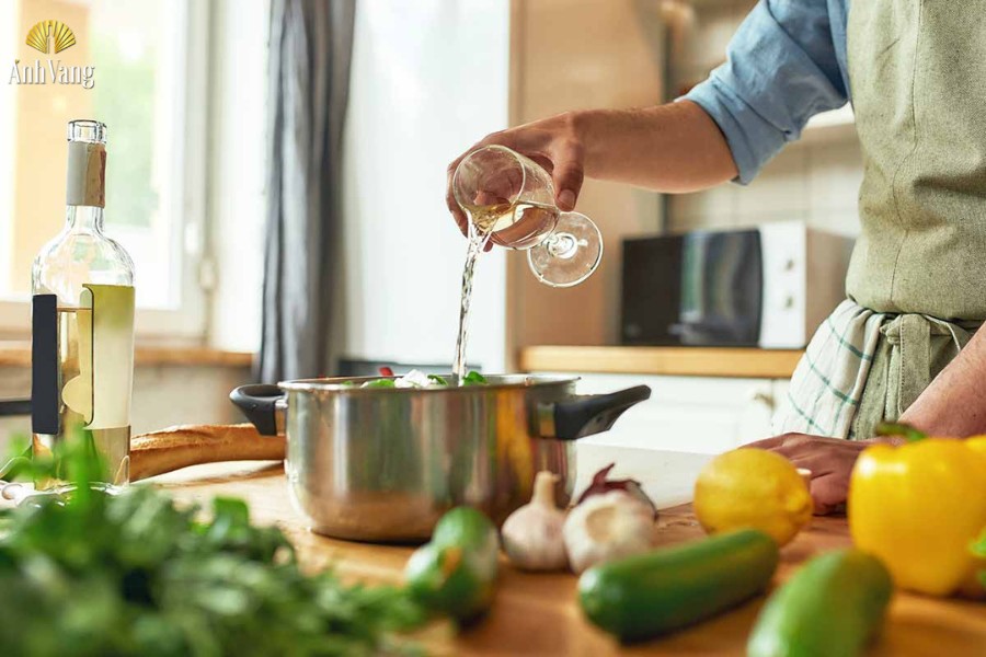 ruou-vang-trang-nau-an-16