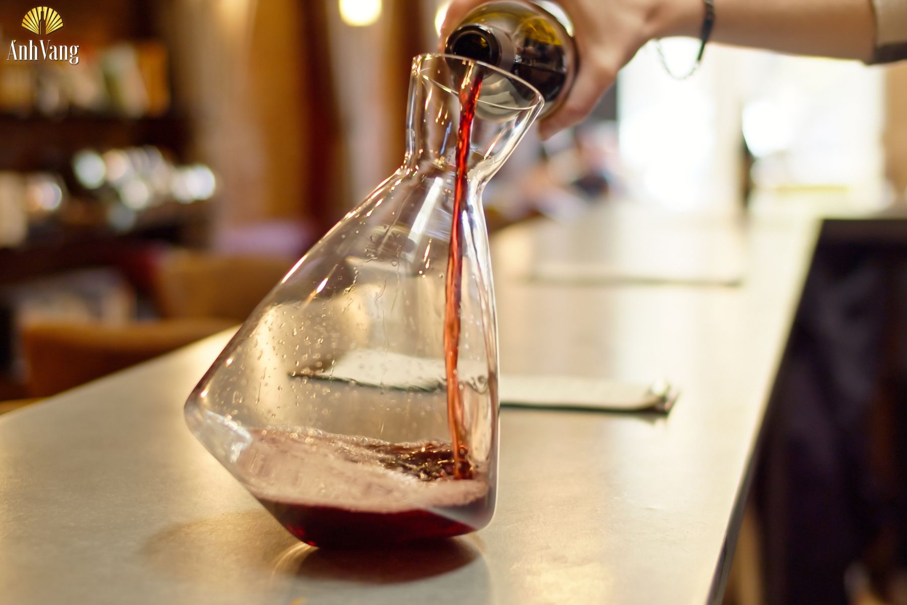 binh-tho-ruou-vang-chuc-nang-anh-loai-bo-can-thua