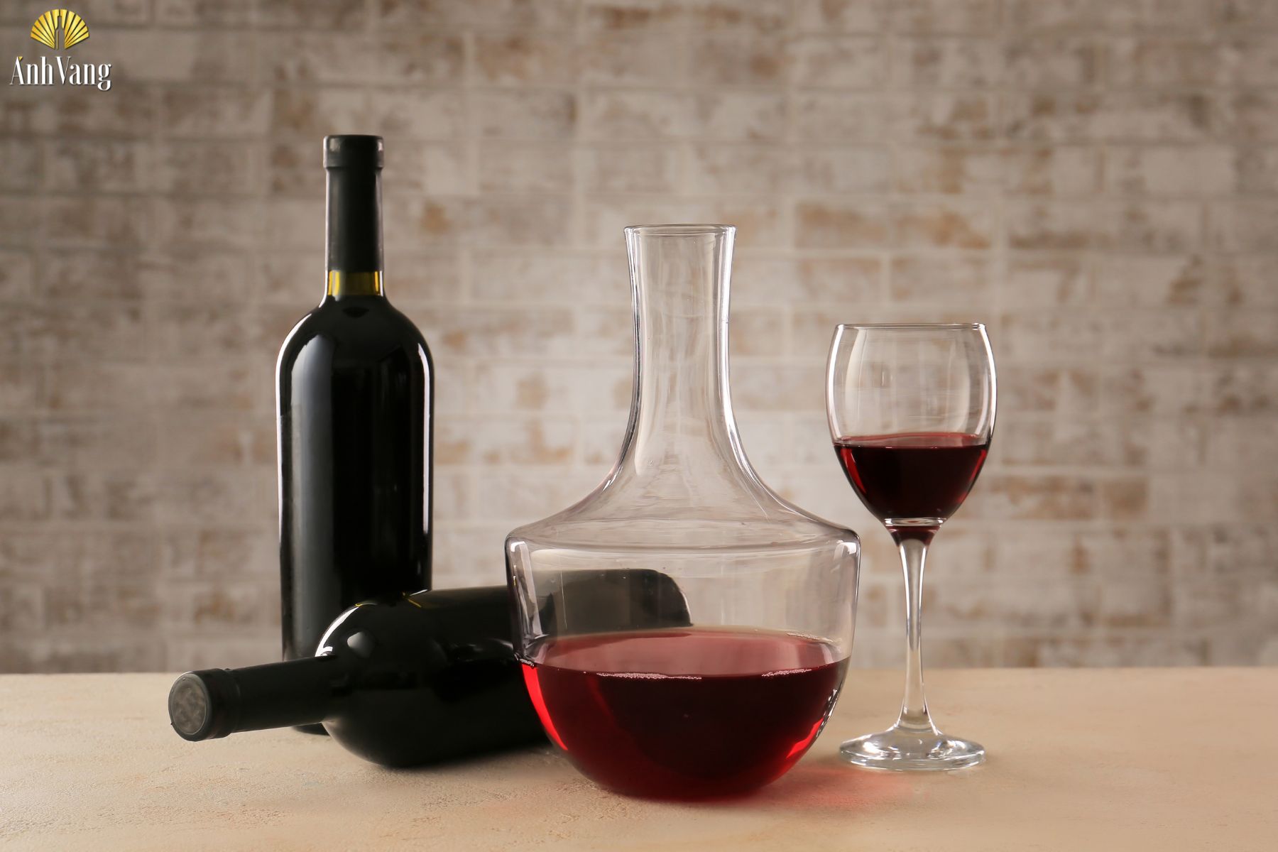 binh-tho-ruou-vang-chuc-nang-lam-dam-mau-ruou