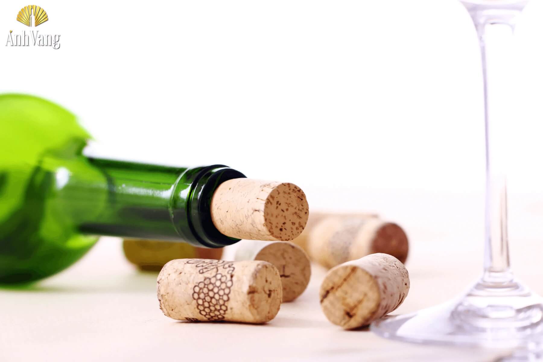 nut-chai-ruou-vang-1