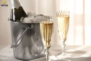 uong-ruou-vang-voi-da-anh-bia