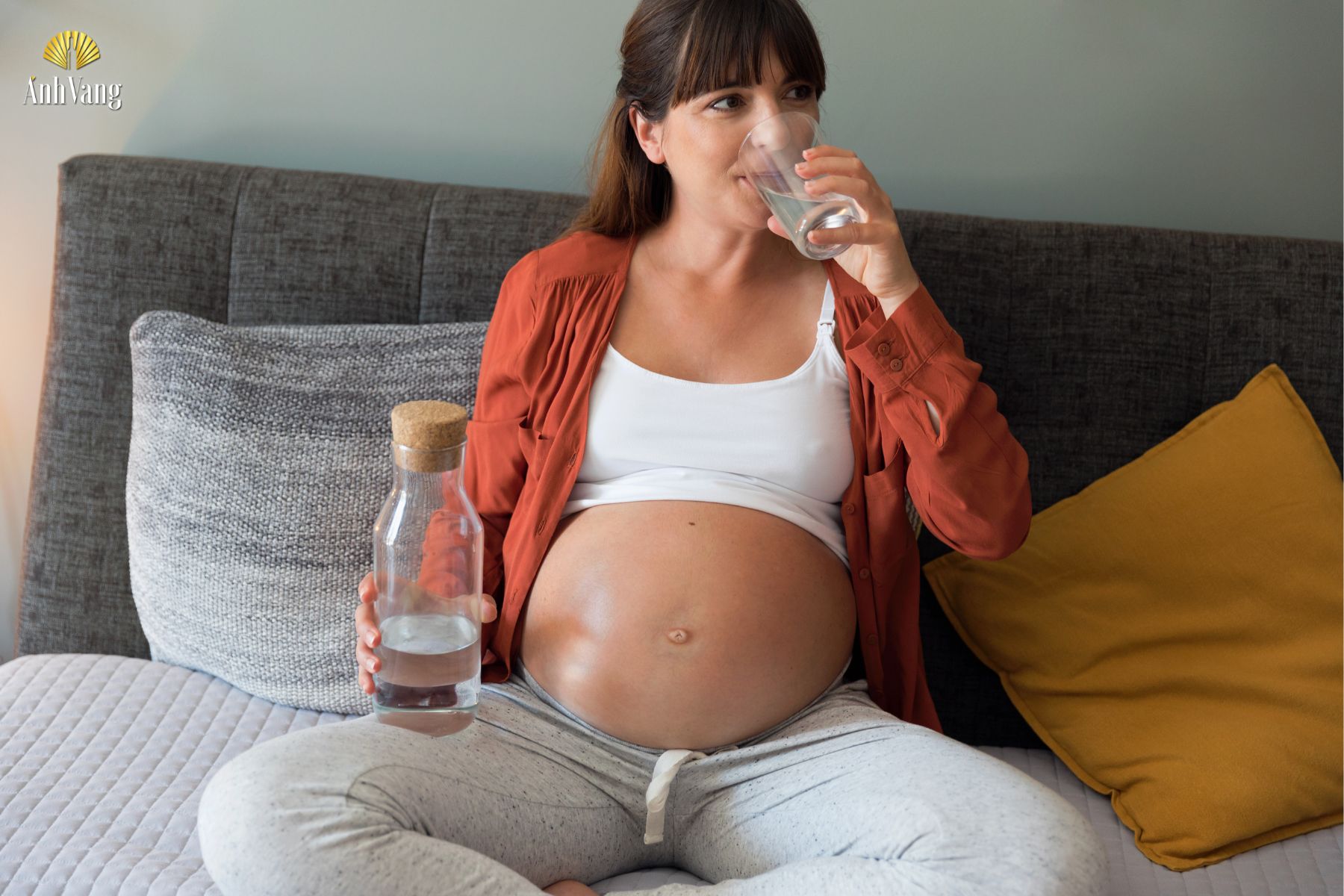 co-bau-uong-ruou-vang-duoc-khong-6