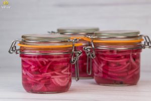 hanh-tay-tim-ngam-ruou-vang-do-7