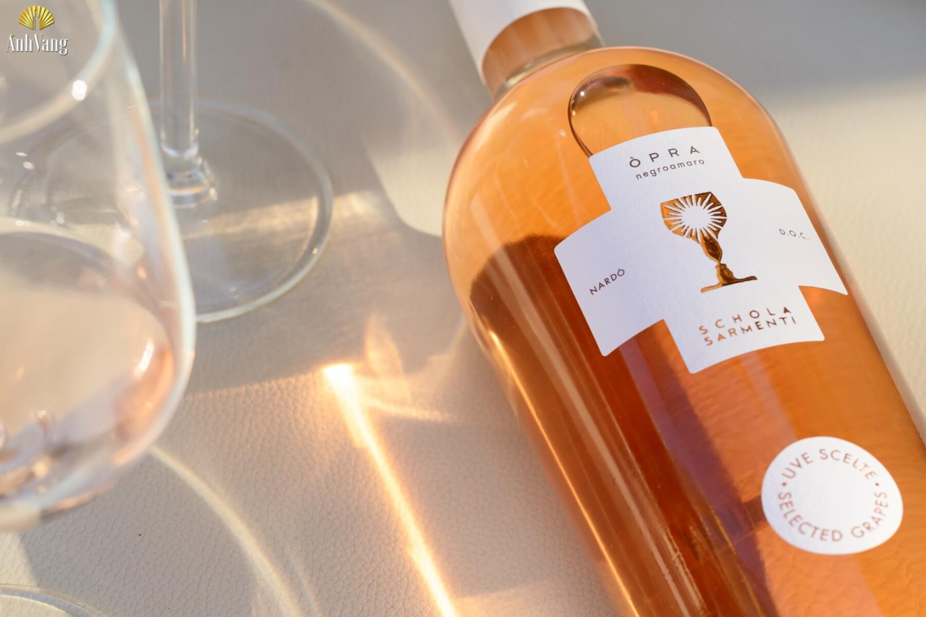 ruou-vang-chen-thanh-schola-sarmenti-opra-2