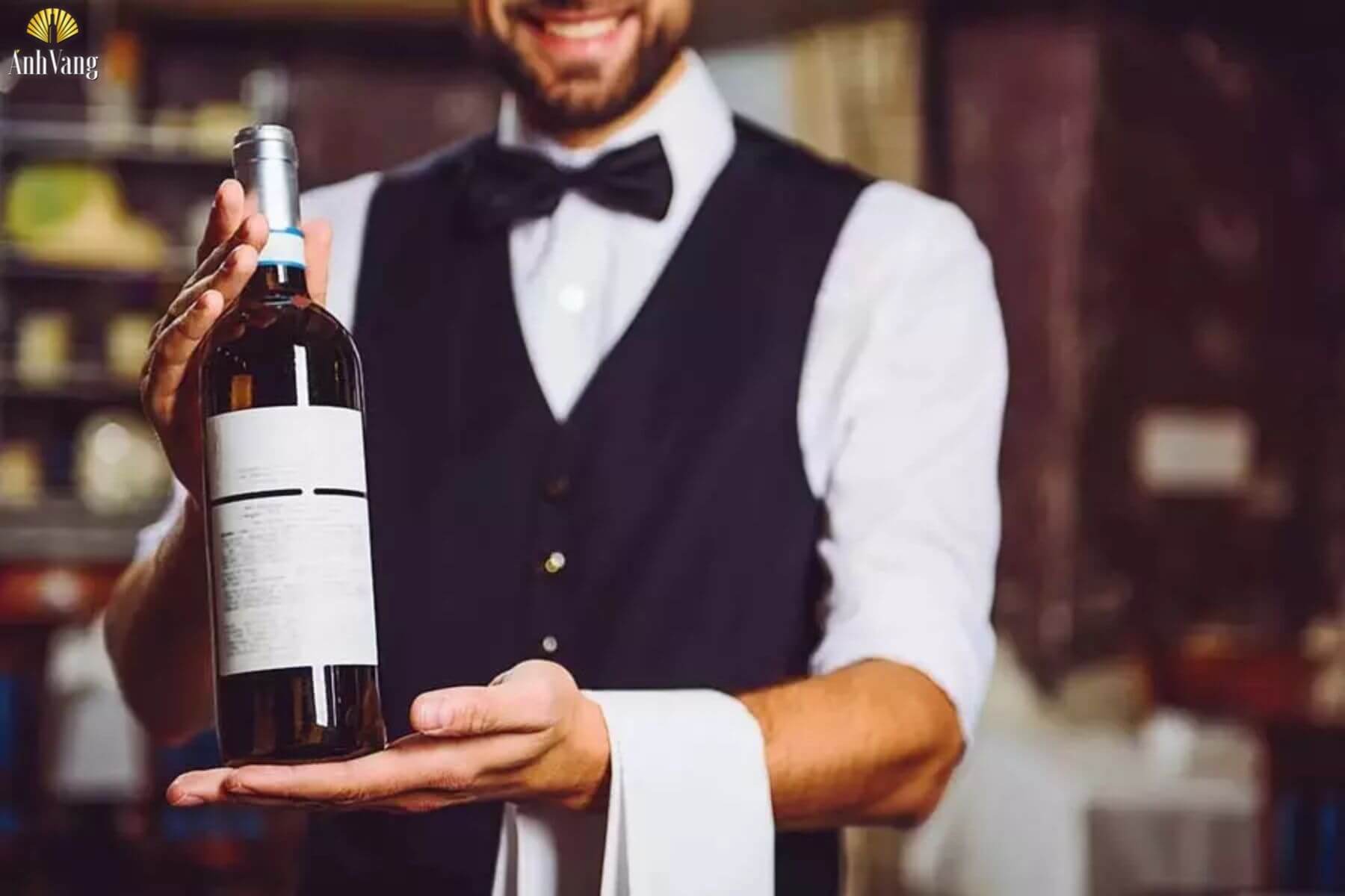 trinh-bay-va-gioi-thieu-ruou