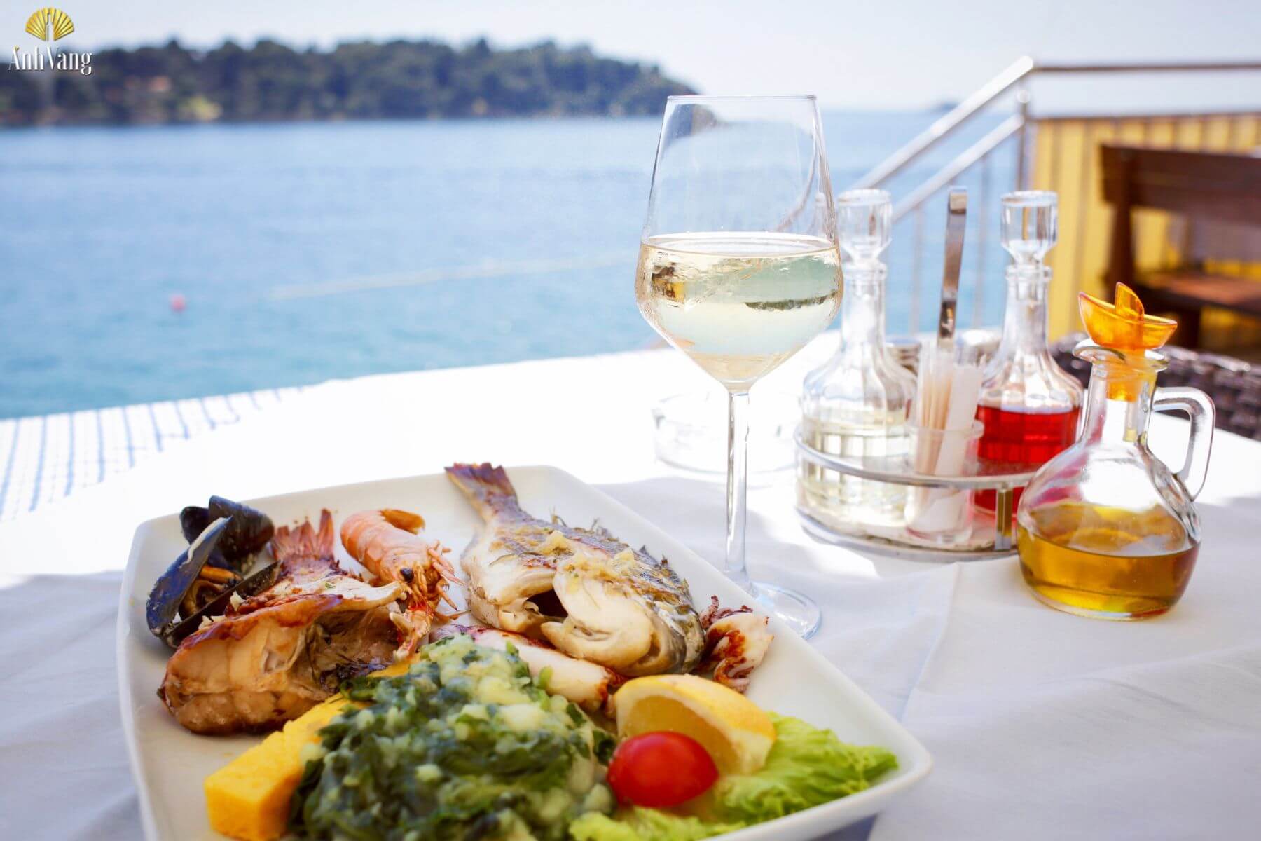 ruou-pinot-blanc-ket-hop-mon-an