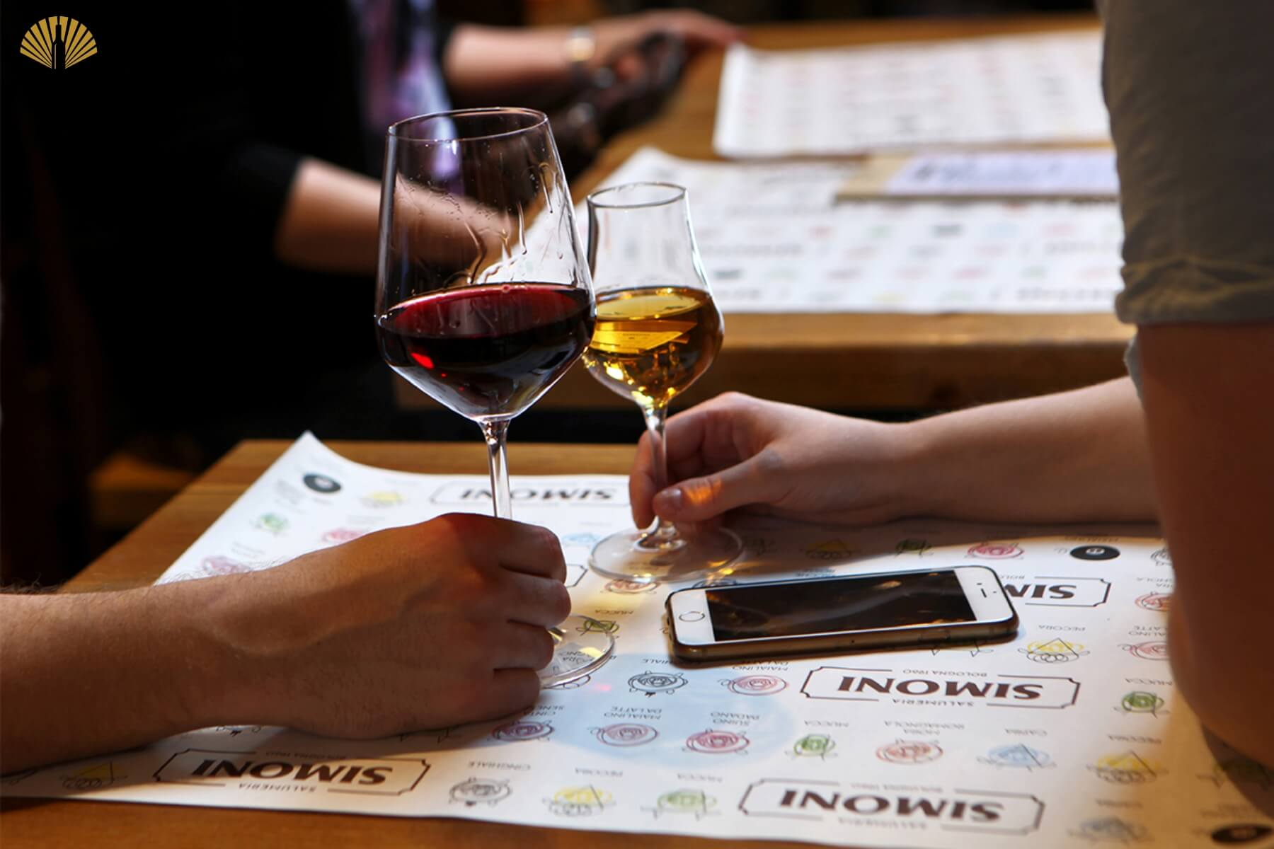 chan-ruou-vang-wine-legs-2