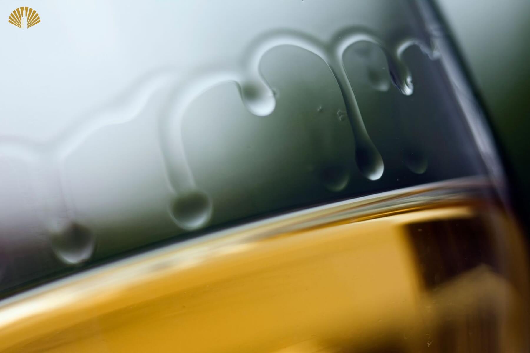 chan-ruou-vang-wine-legs-5